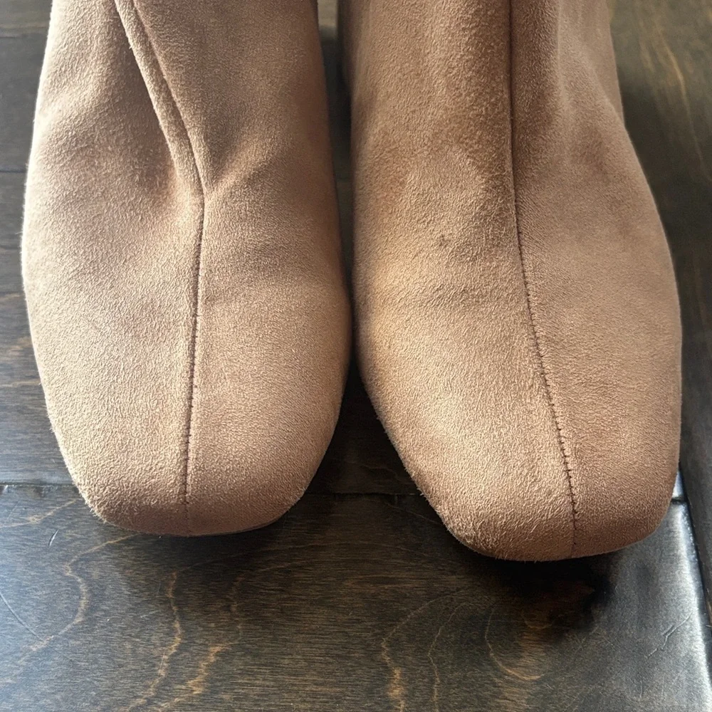 Elegant Brown Suede Ankle Boots - Picture 3 of 6